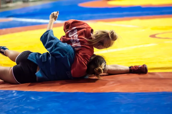 Sambo of zelfverdediging zonder wapens. wedstrijden meisjes. — Stockfoto