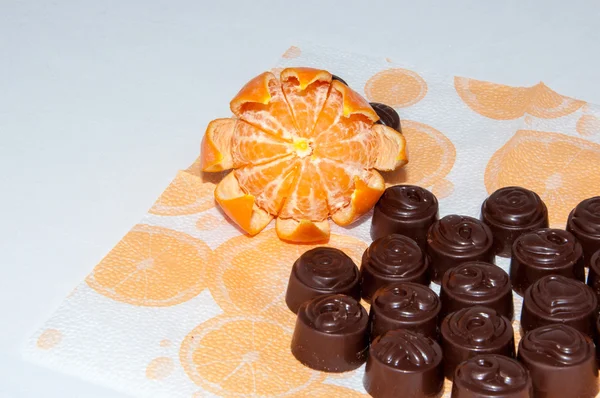 Mandarin és candy kötelező beállítani a karácsonyi ajándék — Stock Fotó