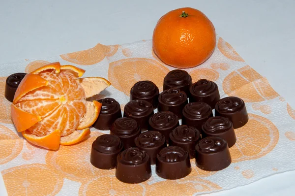 Mandarinen und Süßigkeiten obligatorisch Set Weihnachtsgeschenk — Stockfoto