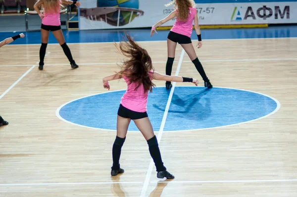 Girl cheerleading from the support team your favorite basketball team. — Φωτογραφία Αρχείου