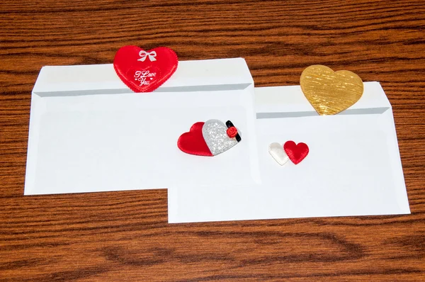 封筒の心。幸せなバレンタインデー — ストック写真