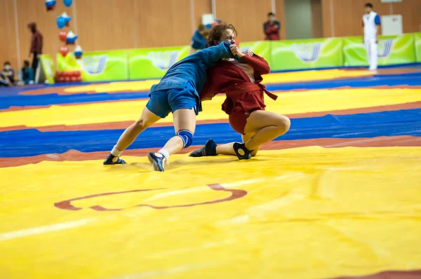 Sambo of zelfverdediging zonder wapens. wedstrijden meisjes... — Stockfoto