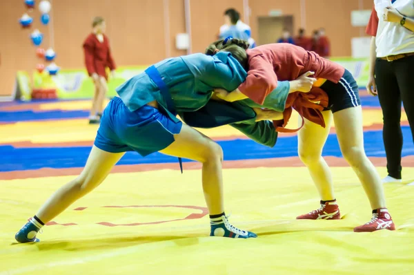 Sambo eller självförsvar utan vapen. tävlingar flickor... — Stockfoto