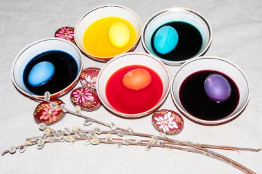 Paskalya Yumurtalarını Boya