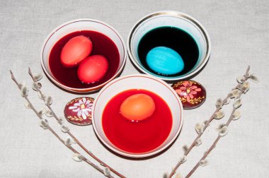 Paskalya Yumurtalarını Boya