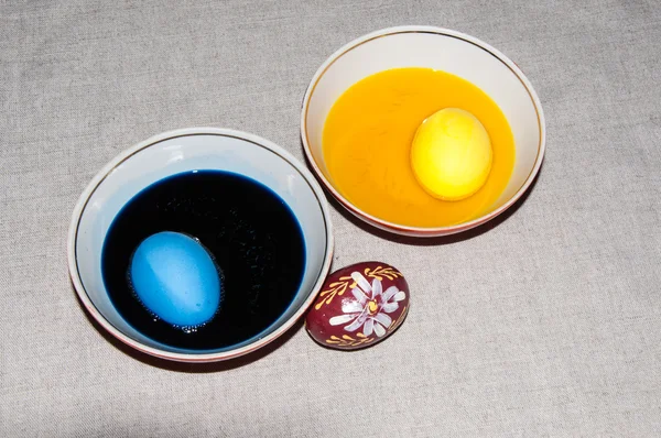 Peindre les œufs de Pâques — Photo