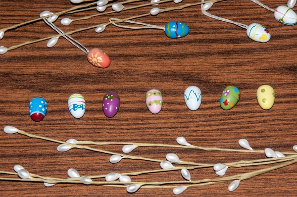 Painted Easter egg and a pussy-Willow sprig. — Stock Photo, Image