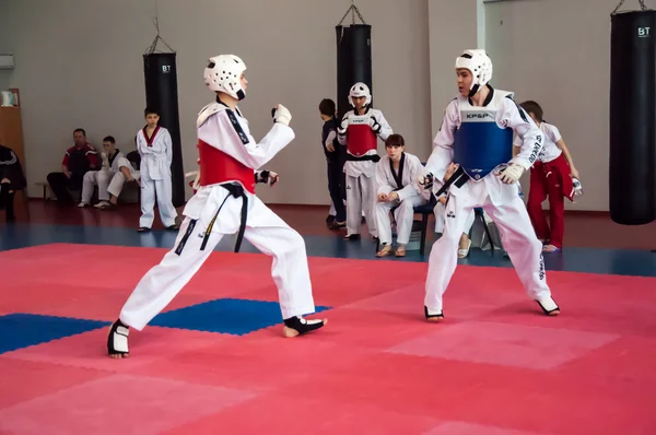 Samoobrona sin armas - Taekwondo es un arte marcial coreano . —  Fotos de Stock