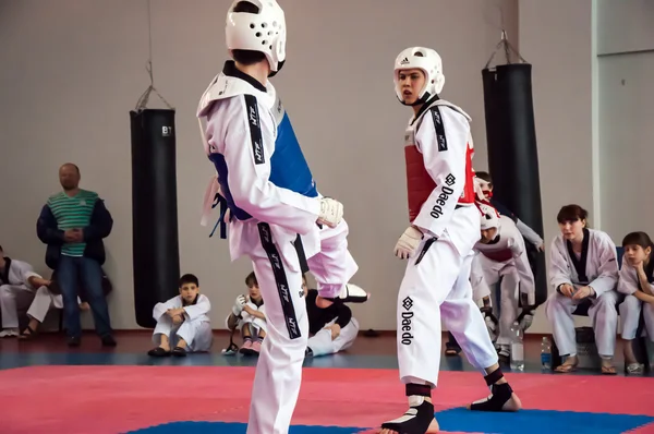 Samoobrona χωρίς όπλα - taekwondo είναι μια κορεατική πολεμική τέχνη. — Φωτογραφία Αρχείου