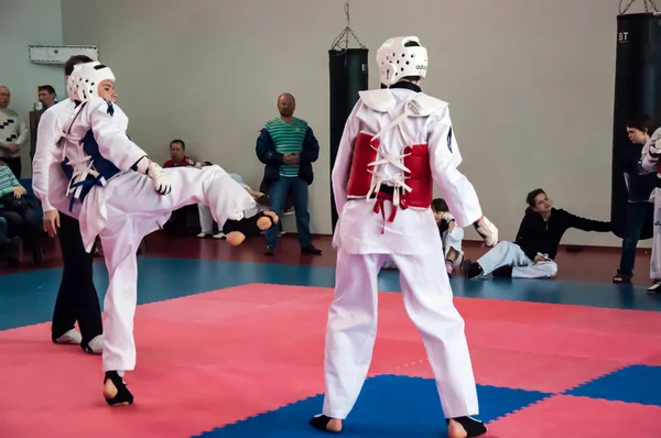 Samoobrona ohne Arme - Taekwondo ist eine koreanische Kampfkunst. — Stockfoto