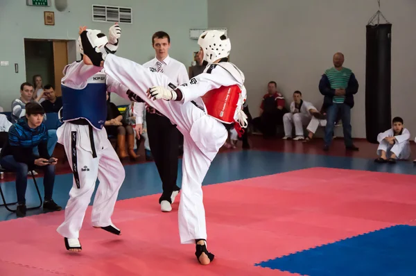 Samoobrona sem braços - Taekwondo é uma arte marcial coreana . — Fotografia de Stock