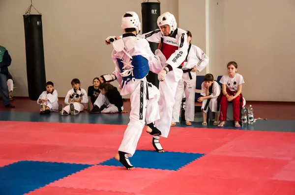 Samoobrona bez zbraní - taekwondo je korejské bojové umění. — Stock fotografie