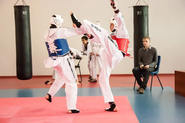 Samoobrony bez broni - taekwondo jest koreańskie sztuki walki. — Zdjęcie stockowe