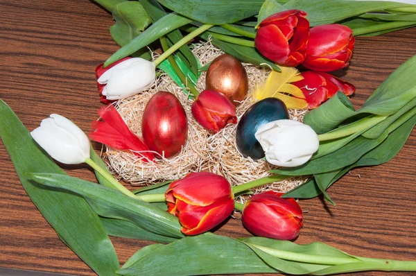 Easter egg and Tulips — Stock Photo, Image