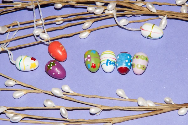 चित्रित ईस्टर अंडे और एक पुसी-विलो स्प्रिग ... — स्टॉक फ़ोटो, इमेज