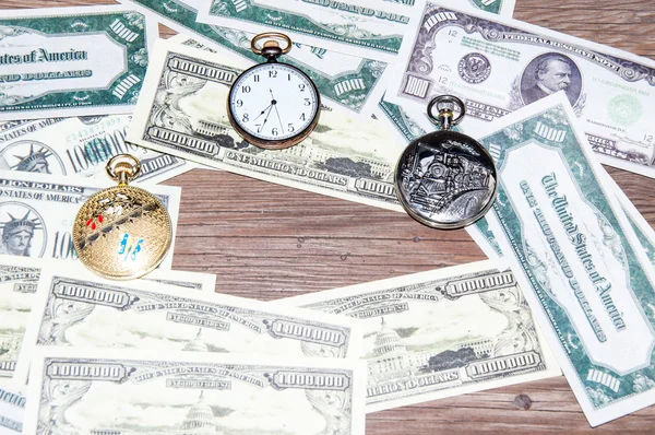 Pocket watches and money. — Stock Photo, Image