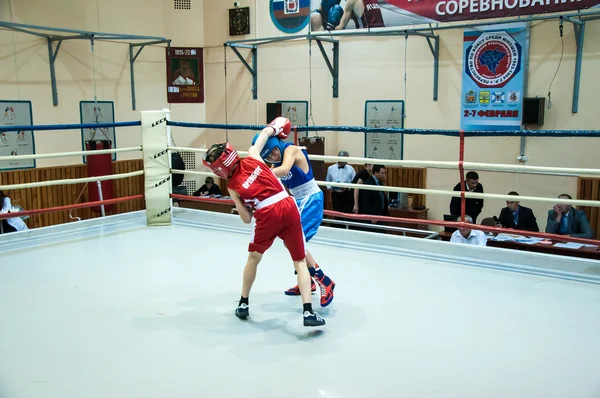Бокс среди подростков — стоковое фото
