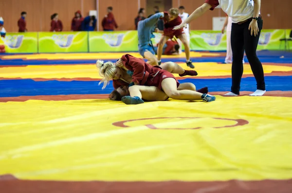 Sambo veya savunma silah olmadan. yarışmalar kızlar... ...