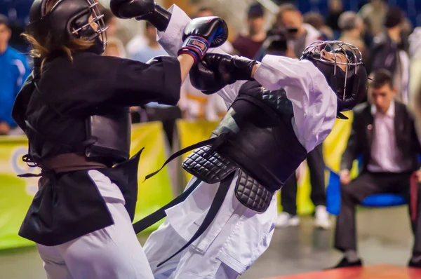 Kobudo competição entre meninas — Fotografia de Stock