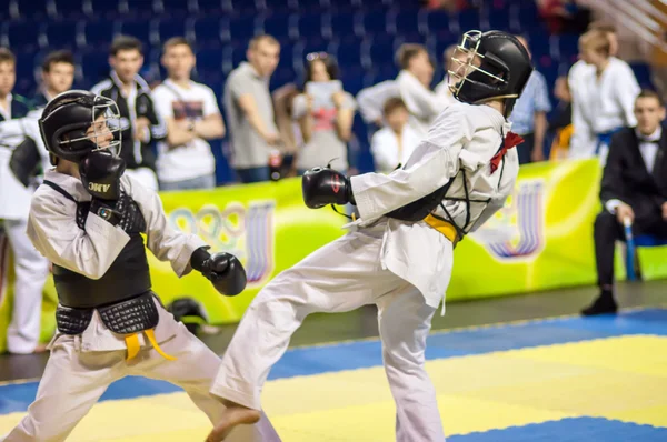 Kobudo competition between boys — Stock Photo, Image