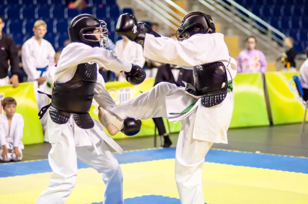 Kobudo competição entre meninos — Fotografia de Stock