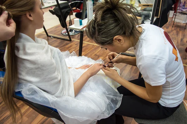 Meisje in een schoonheid salon — Stockfoto