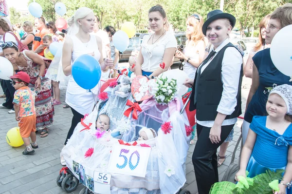 Participants of the contest of babyish strollers — Stock Photo, Image