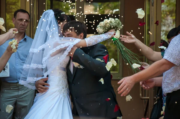 The bride and bridegroom — Stock Photo, Image