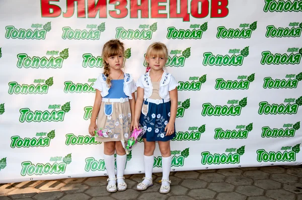 Teilnehmer am Zwillingsfest — Stockfoto