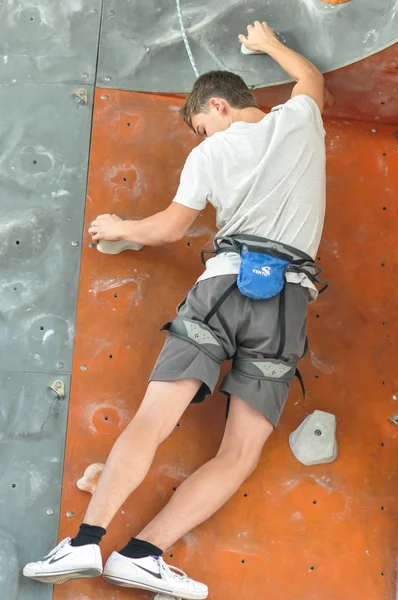 Competition rock climbing — Stock Photo, Image