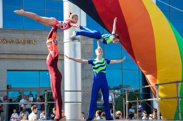 Young acrobats — Stock Photo, Image