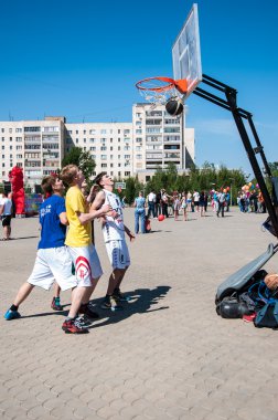 Gençler basketbol oynamak