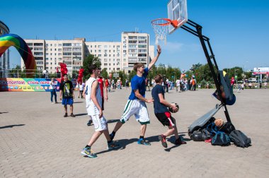 Gençler basketbol oynamak