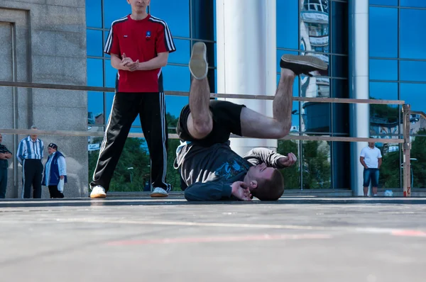 Ballerino-ragazzo amatoriale break-dance — Foto Stock