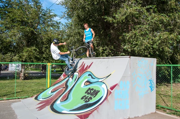 Fans of bike trial, — Stock Photo, Image