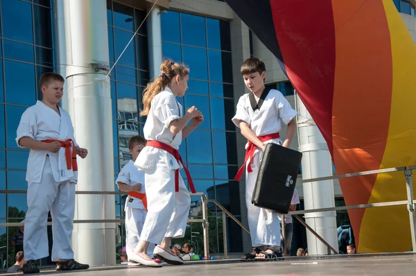 Children are engaged in Taekwondo — Stock Photo, Image