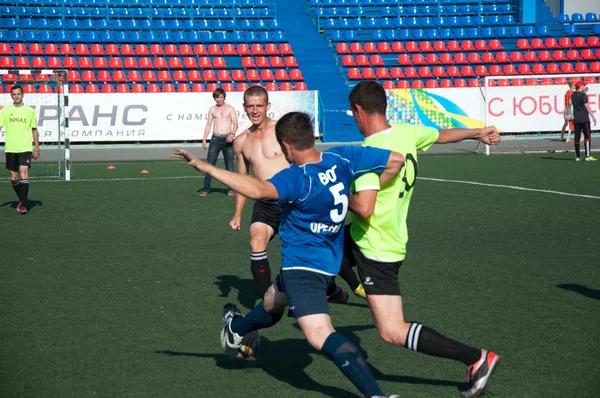 Jongens spelen voetbal — Stockfoto