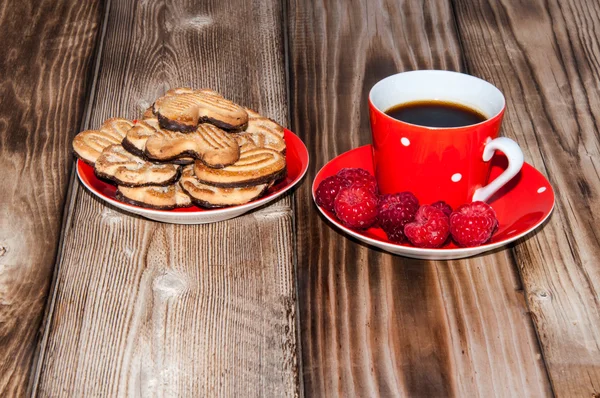 Ripe raspberry and coffee cup — Stock Photo, Image