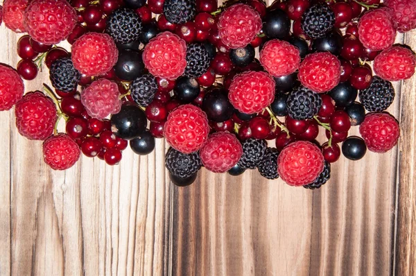 Assortiment Berry sur la table en bois — Photo
