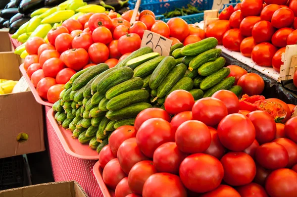 Fresh vegetables and herbs are sold at the Bazaar — Stock Photo, Image