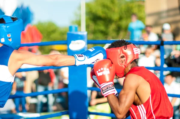 A boxing match Javier Ibanez, Cuba and Malik Bajtleuov, Russia. Defeated Javier Ibanez — Stock Photo, Image