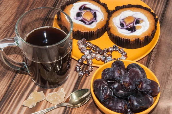 Café dattes gâteau et sucre en cristal navat — Photo