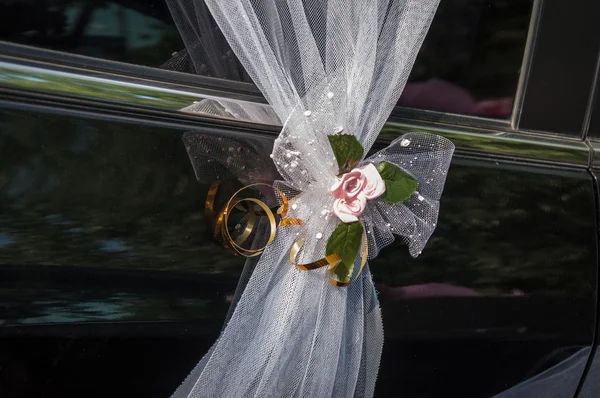 Decoração de carro de casamento — Fotografia de Stock