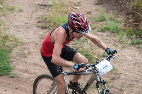 Wettbewerbe Radfahrer im Cross-Country — Stockfoto