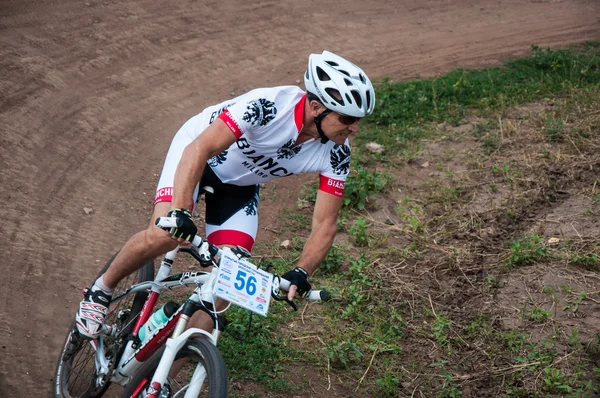 Competitions cyclists in cross-country — Stock Photo, Image