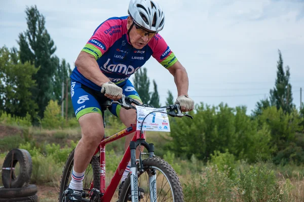 Competitions cyclists in cross-country — Stock Photo, Image