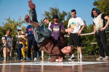 Sanatçı break dance