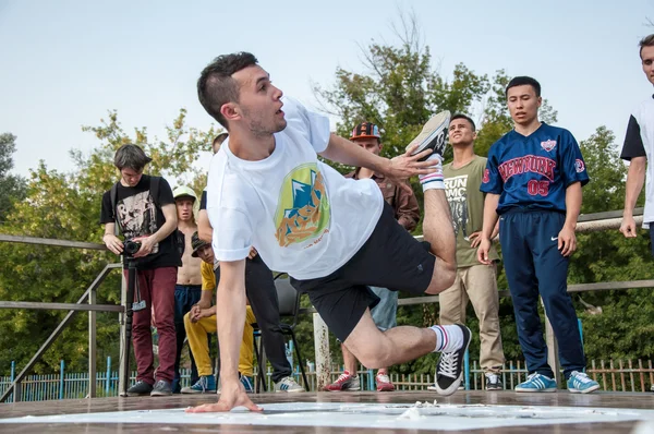 Kunstenaar breakdance — Stockfoto
