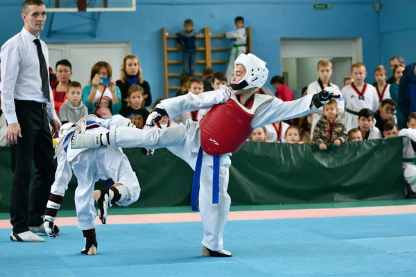 Orenburg Russia Ottobre 2019 Ragazzo Gareggia Nel Taekwondo Arti Marziali — Foto Stock