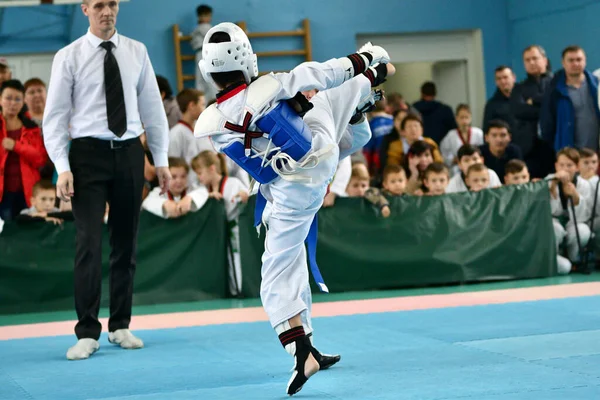 Orenburg Russia Ottobre 2019 Ragazzo Gareggia Nel Taekwondo Arti Marziali — Foto Stock